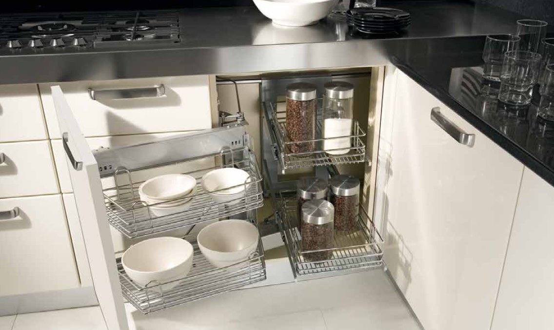Наполнение для угловых кухонных шкафов. Внутренняя комплектация шкафов на кухне 2022. Выдвижные системы для кухни. Карусель для кухни. Наполнение углового шкафа на кухне.