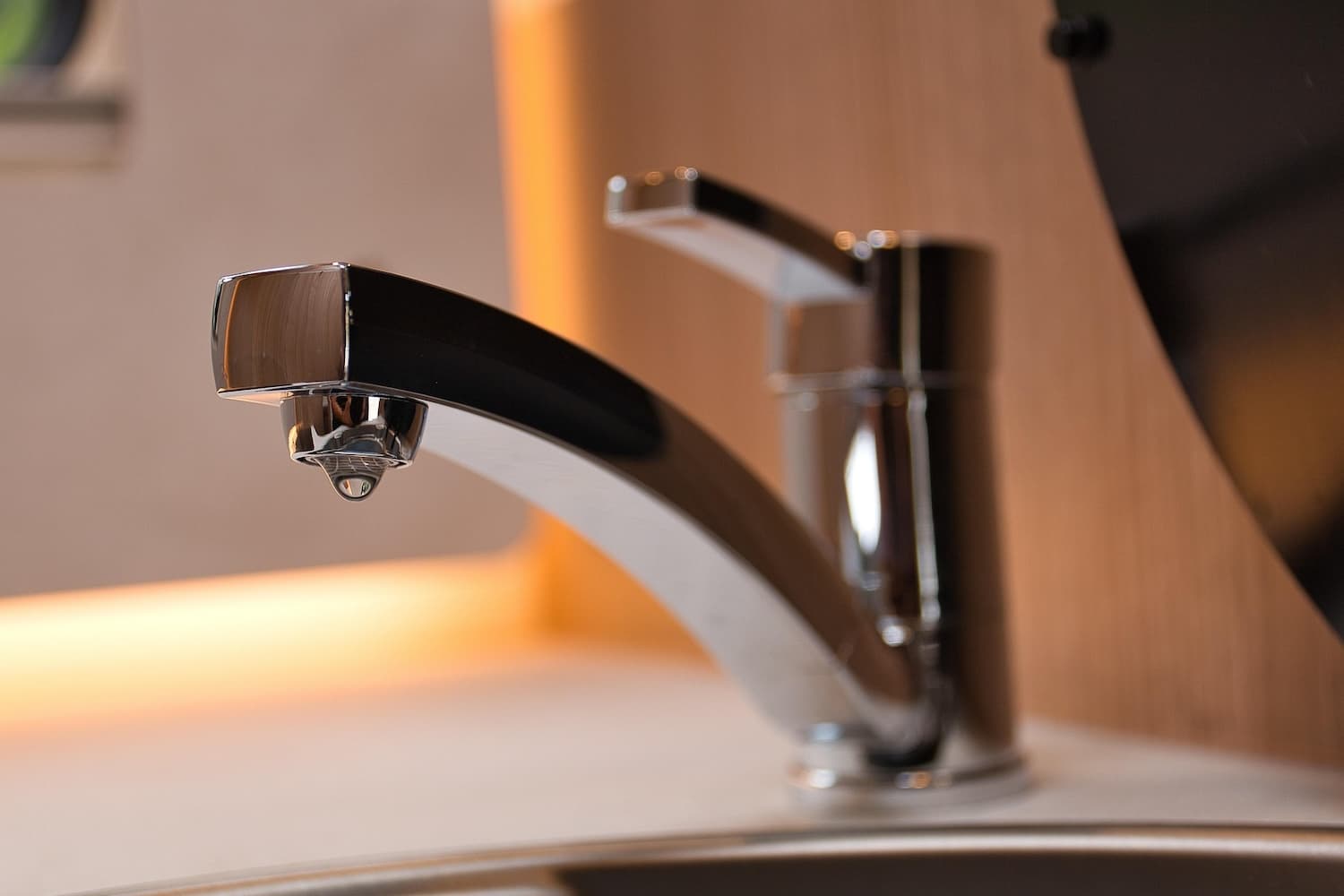 Jak namontovat kuchyňskou baterii? Krok za krokem.