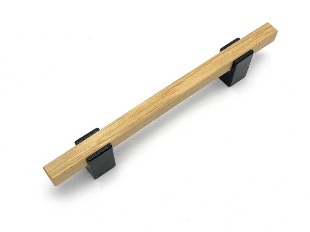 Úchytka Stela dřevěná dub lak/ černě mořený